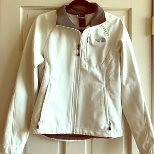 The North Face Women’s Jacket. Full Zip. Small